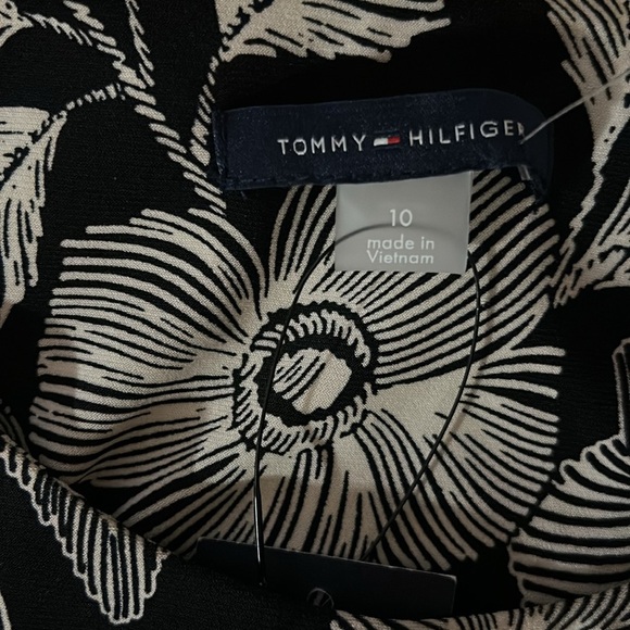 Tommy Hilfiger Sketch Floral Jersey Shift Dress
Size 10 - Picture 4 of 6